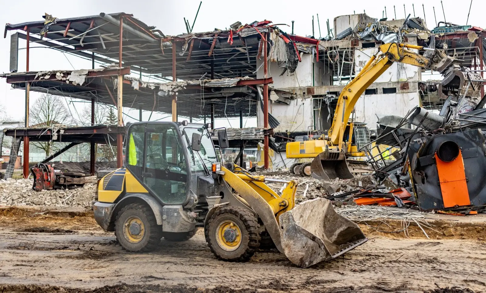 Clean demolition haul-off and site clearing